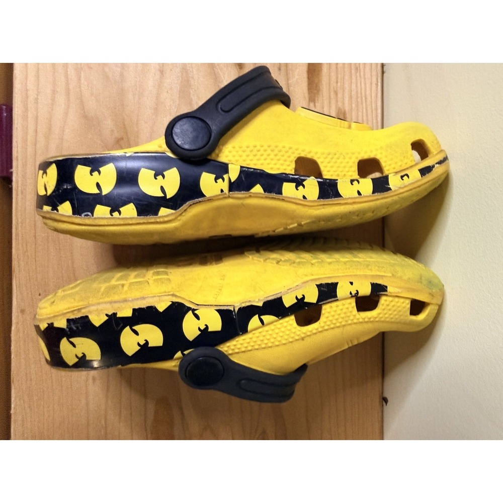 Crocs x Wu-Tang Clan Classic Clog Kids size 12 Yellow Black Rare Unique Hip Hop - Picture 3 of 8